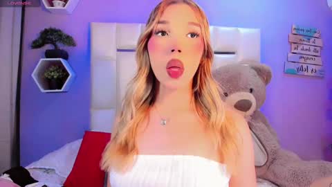 Steisee Reyes online show from 09/13/25, 07:41