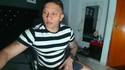 Snapshot of stily_santos_ chatting on 10/20/25, 03:40 stily online show from 10/20/25, 03:40