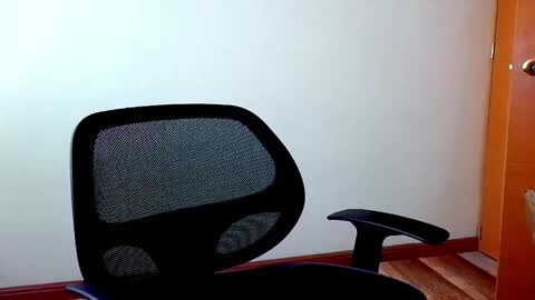 stiven253958 online show from 04/15/26, 05:31