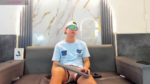 friends online show from 04/23/26, 06:03