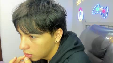 Stiwen online show from 10/03/25, 01:08