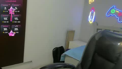 Stiwen online show from 12/19/25, 07:32