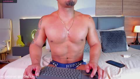 Snapshot of stone_lee_ chatting on 01/19/25, 08:07 Stone Lee online show from 01/19/25, 08:07