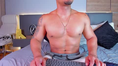 Snapshot of stone_lee_ chatting on 01/28/25, 06:38 Stone Lee online show from 01/28/25, 06:38