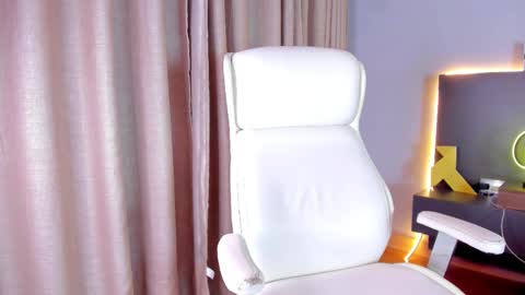 Snapshot of stone_lee_ chatting on 02/17/25, 11:02 Stone Lee online show from 02/17/25, 11:02