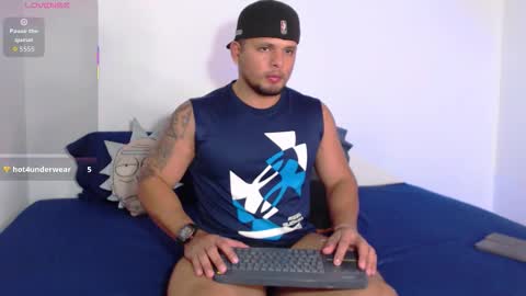 Stone Lee  online show from 12/04/25, 04:33