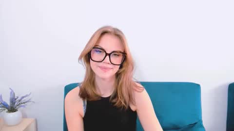 Snapshot of stormigold chatting on 03/09/26, 09:35 Stormi online show from 03/09/26, 09:35