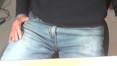 Snapshot of str8_dave chatting on 11/26/25, 08:10 Dave online show from 11/26/25, 08:10