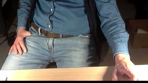 Snapshot of str8_dave chatting on 11/27/25, 01:46 Dave online show from 11/27/25, 01:46