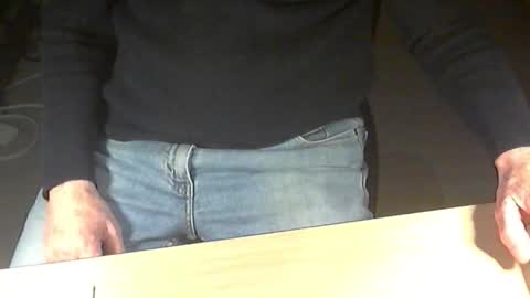 Snapshot of str8_dave chatting on 12/18/25, 11:22 Dave online show from 12/18/25, 11:22