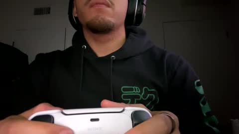 Snapshot of str8dj chatting on 12/18/24, 01:56 Dj online show from 12/18/24, 01:56