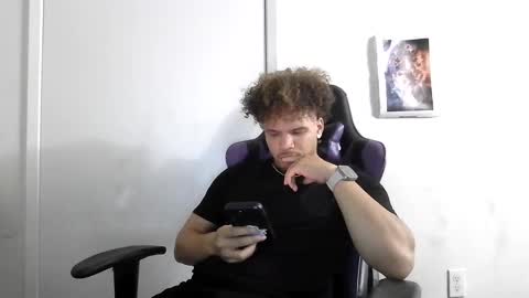 Snapshot of str8dj chatting on 09/17/25, 03:52 Dj online show from 09/17/25, 03:52