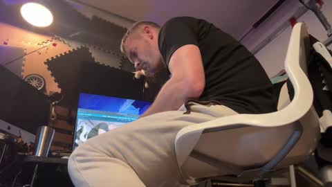 Snapshot of str8foryouguy chatting on 02/02/25, 04:22 Str8 online show from 02/02/25, 04:22