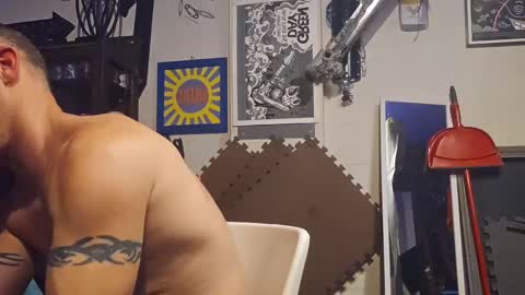Snapshot of str8foryouguy chatting on 02/10/25, 08:00 Str8 online show from 02/10/25, 08:00
