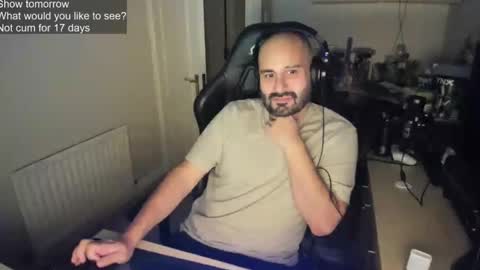 Snapshot of str8slut4use chatting on 10/16/25, 11:39 str8slut4use online show from 10/16/25, 11:39