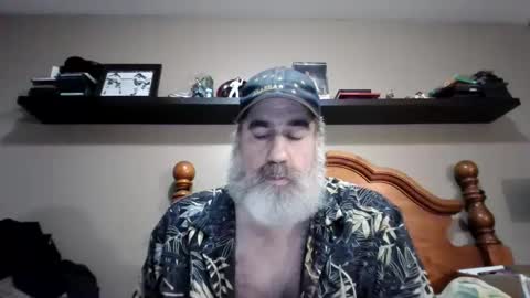 Snapshot of straightbear4you chatting on 09/17/25, 02:46 Straightbear4you online show from 09/17/25, 02:46