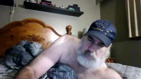 Snapshot of straightbear4you chatting on 10/05/25, 10:02 Straightbear4you online show from 10/05/25, 10:02
