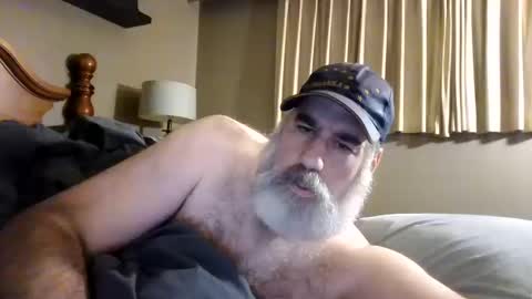 Snapshot of straightbear4you chatting on 10/13/25, 10:48 Straightbear4you online show from 10/13/25, 10:48