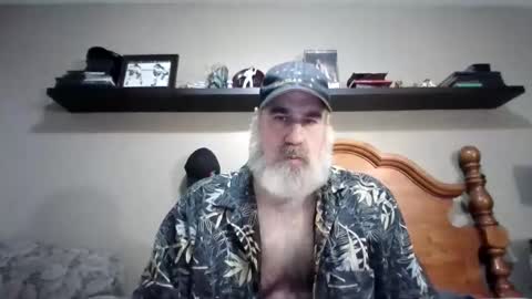 Snapshot of straightbear4you chatting on 10/15/25, 09:48 Straightbear4you online show from 10/15/25, 09:48