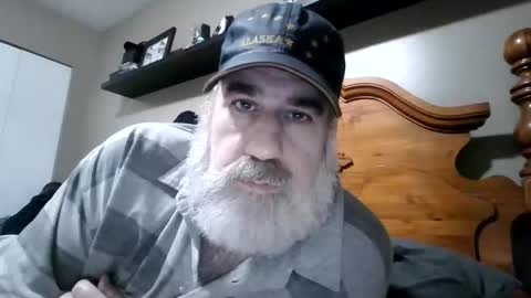 Snapshot of straightbear4you chatting on 10/17/25, 09:39 Straightbear4you online show from 10/17/25, 09:39