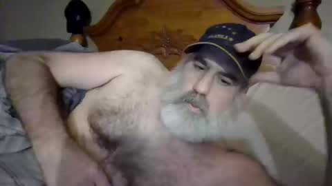Snapshot of straightbear4you chatting on 10/19/25, 09:43 Straightbear4you online show from 10/19/25, 09:43