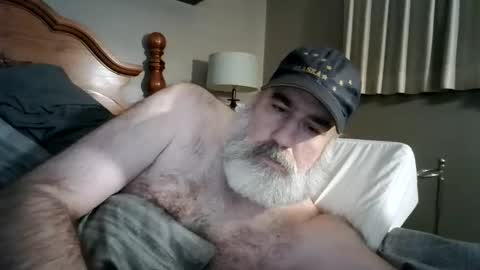 Snapshot of straightbear4you chatting on 10/20/25, 10:16 Straightbear4you online show from 10/20/25, 10:16