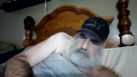 Snapshot of straightbear4you chatting on 10/24/25, 12:45 Straightbear4you online show from 10/24/25, 12:45