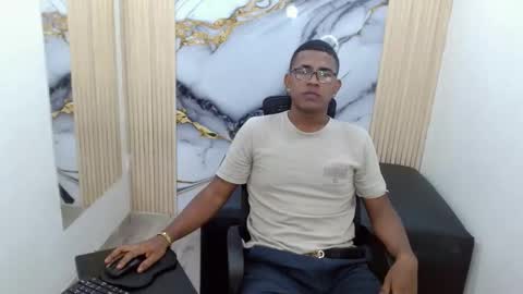 Snapshot of straightbigcockk chatting on 11/16/25, 02:06 StraightBigCock online show from 11/16/25, 02:06