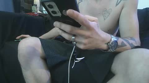 straitpipermann22 online show from 10/28/25, 09:28