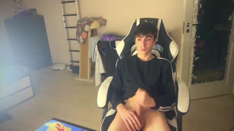 Ray online show from 12/19/25, 01:40