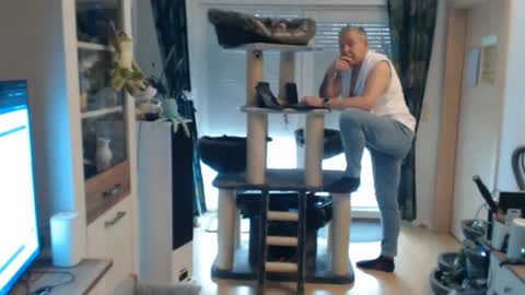 Stranger online show from 03/04/26, 07:47