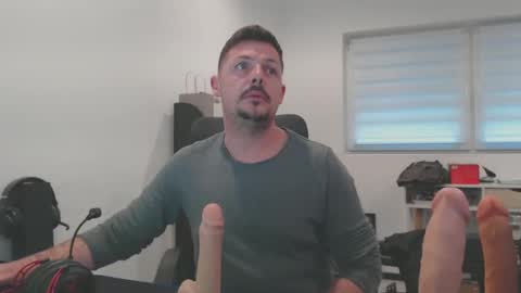 Snapshot of straponloverboy chatting on 12/03/24, 01:43 ImYours online show from 12/03/24, 01:43