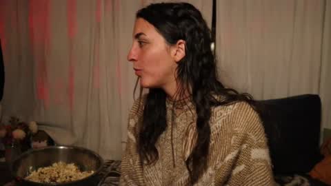 Snapshot of strawberripulp chatting on 01/28/25, 01:08 Angel Baby online show from 01/28/25, 01:08