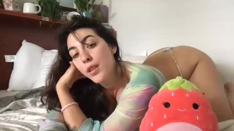 Snapshot of strawberripulp chatting on 10/23/25, 04:17 Angel Baby online show from 10/23/25, 04:17