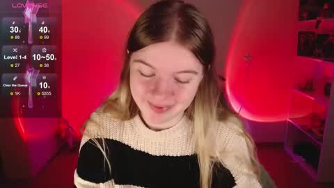 Snapshot of strawberry_juli chatting on 09/17/25, 07:21 Juli online show from 09/17/25, 07:21