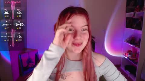 Snapshot of strawberry_juli chatting on 10/11/25, 04:05 Juli online show from 10/11/25, 04:05