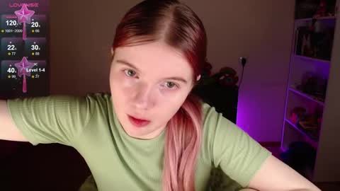 Snapshot of strawberry_juli chatting on 12/21/25, 12:01 Juli online show from 12/21/25, 12:01