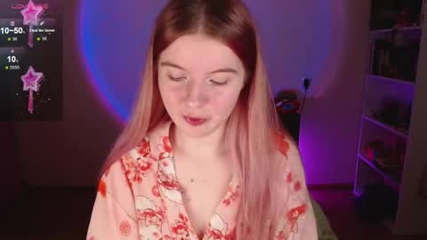 Snapshot of strawberry_juli chatting on 12/22/25, 03:53 Juli online show from 12/22/25, 03:53