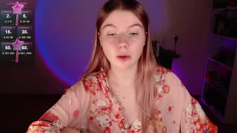 Snapshot of strawberry_juli chatting on 01/18/26, 08:01 Juli online show from 01/18/26, 08:01