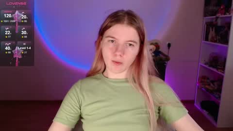 Snapshot of strawberry_juli chatting on 02/15/26, 07:51 Juli online show from 02/15/26, 07:51