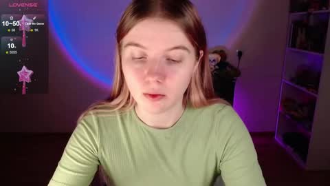 Snapshot of strawberry_juli chatting on 02/17/26, 04:31 Juli online show from 02/17/26, 04:31