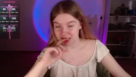 Snapshot of strawberry_juli chatting on 05/07/26, 10:53 Juli online show from 05/07/26, 10:53