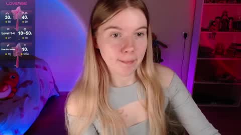 Snapshot of strawberry_juli chatting on 05/14/26, 05:25 Juli online show from 05/14/26, 05:25