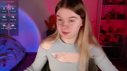 Snapshot of strawberry_juli chatting on 05/25/26, 03:12 Juli online show from 05/25/26, 03:12