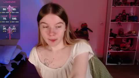 Snapshot of strawberry_juli chatting on 06/19/26, 07:34 Juli online show from 06/19/26, 07:34