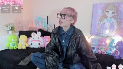 strawberry_kitty_ online show from 12/22/25, 03:47