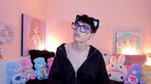 strawberry_kitty_ online show from 02/09/26, 01:31