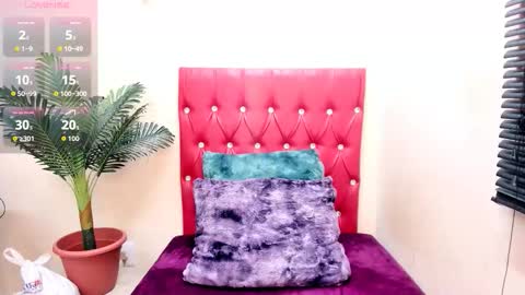 strawberry_lipz online show from 09/15/25, 06:02