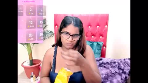 strawberry_lipz online show from 09/18/25, 06:37