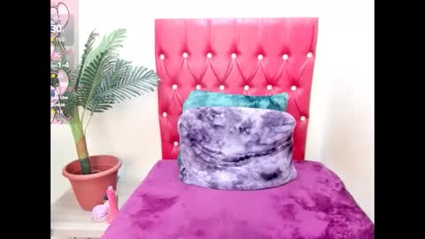 strawberry_lipz online show from 09/29/25, 04:28